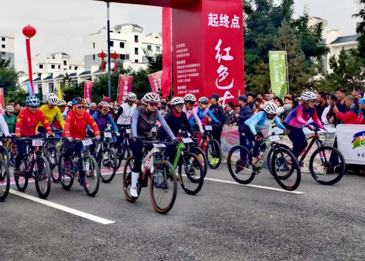 Cyclists Race Through Scenic Babusa in Gansu’s Gulang County