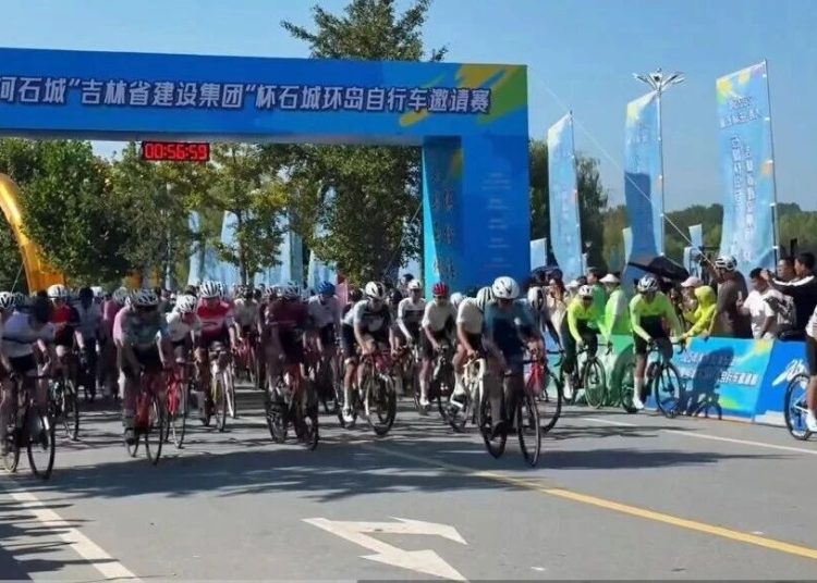 Dalian Zhuanghe Hosts Scenic Shicheng Island Cycling Race