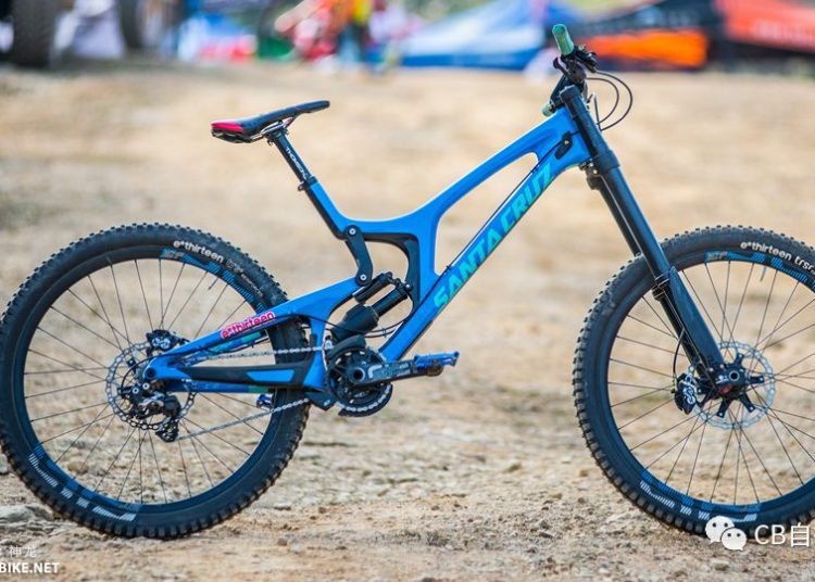 Long-Term Review: 4 MTB Flat Pedals Put to the Test