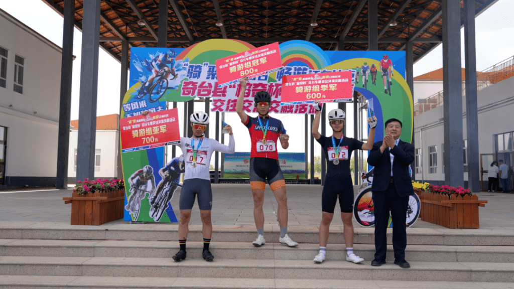 “Rongqi Cup” Cycling Race Kicks Off in Scenic Qitai County