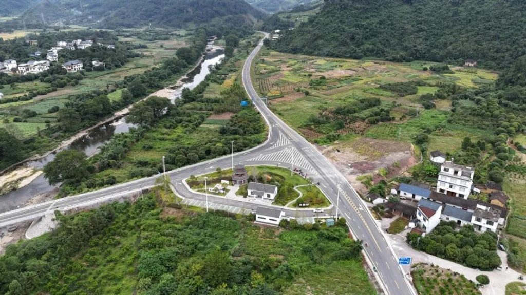 Cycling Through Karst Dreams: Guangxi’s Two-Wheeled Paradise