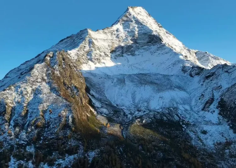 A Picture of Autumn: Cycling Through Western Sichuan’s Highland Paradise