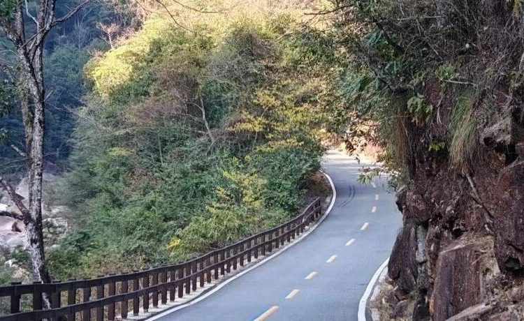 Don’t Let Your Bike Gather Dust: 7 Scenic Fujian Cycling Routes for Your National Day Adventure