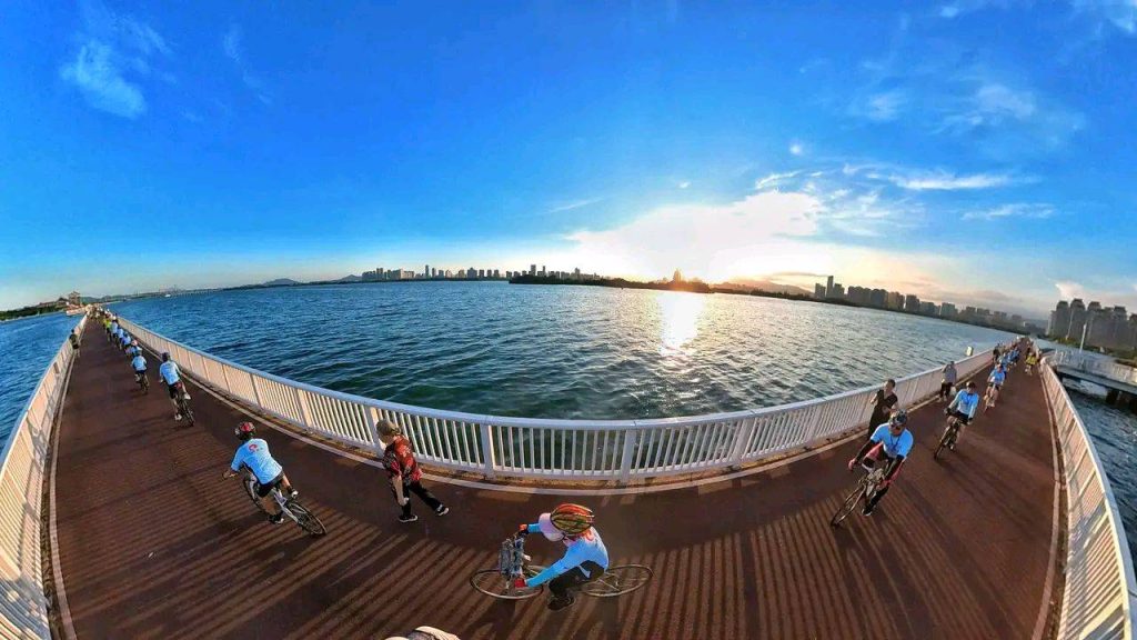 Xiamen’s Unique Ocean Cycling Path Offers Stunning Sunset Rides